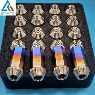 Tuercas de rueda de titanio