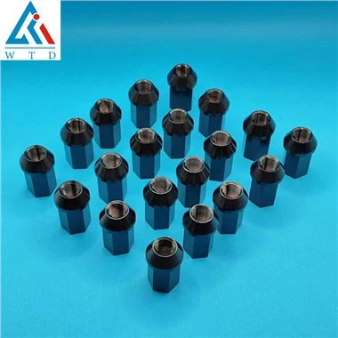 Tuercas de titanio con extremo cerrado